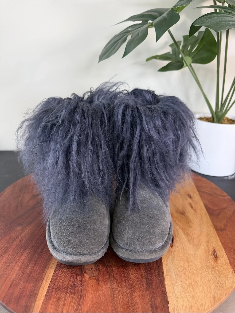 Bearpaw Boo Youth Suede Boots in Charcoal